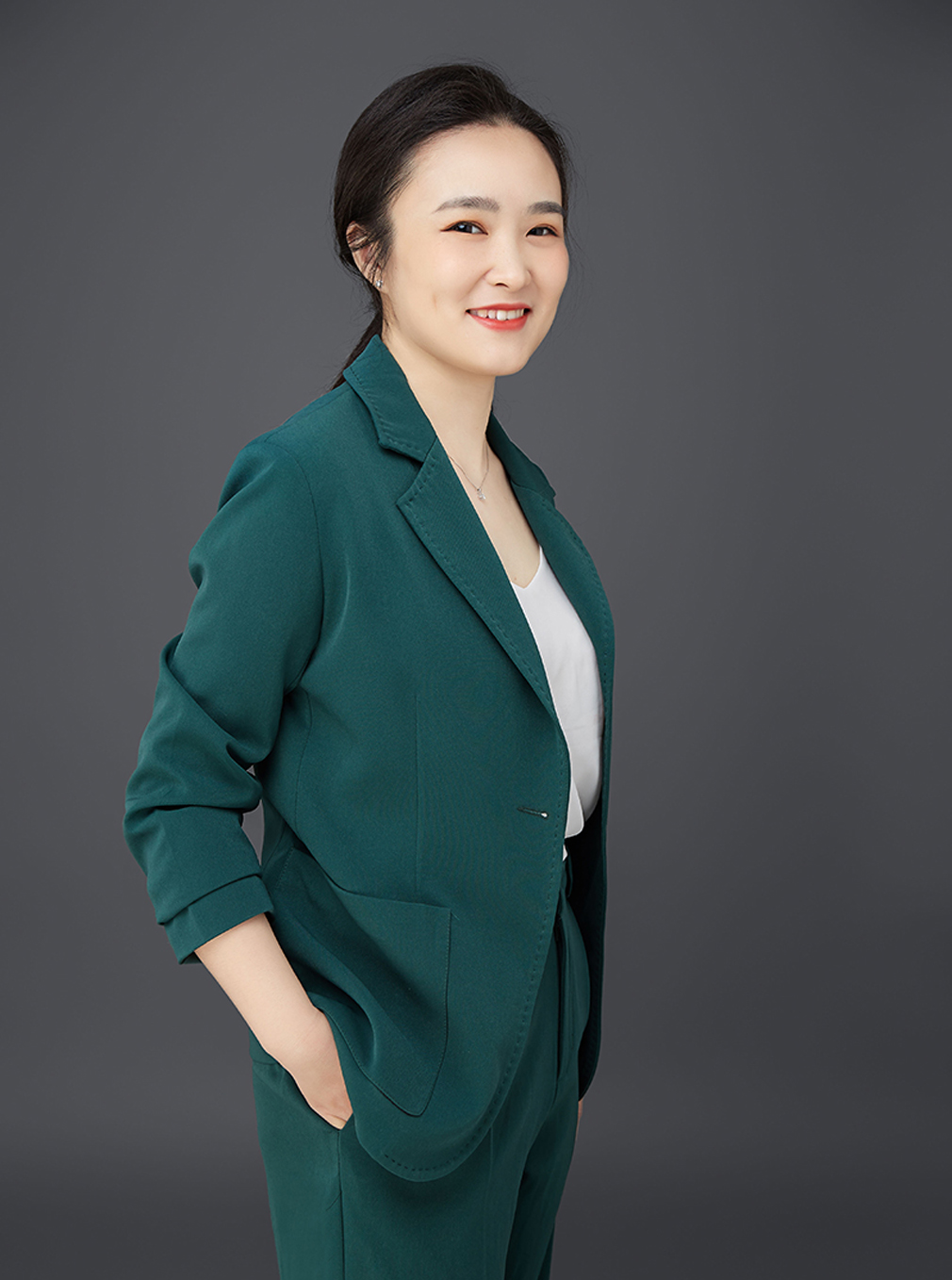 王佳 女士